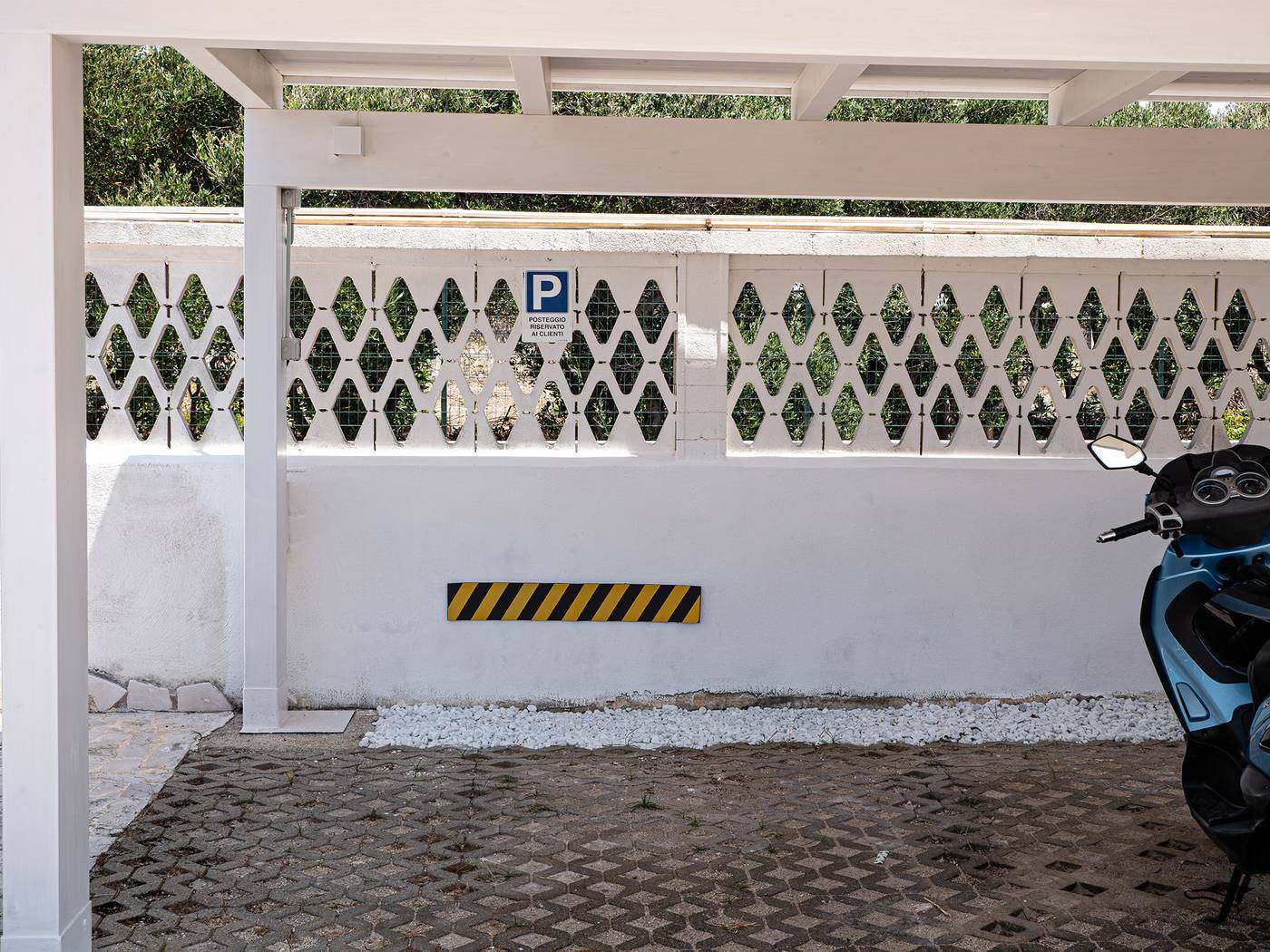 Parcheggio coperto riservato agli ospiti